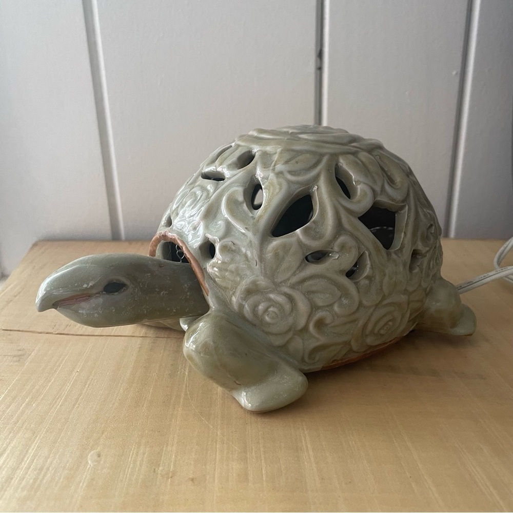 Beautiful Turtle Light 9” x 5” Ceramic Ocean Sea Beach Decor Lamp - Picture 4 of 11